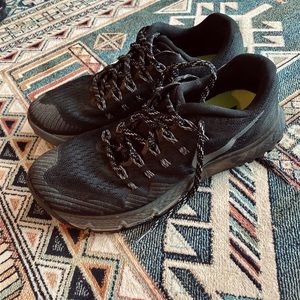 Women’s Nike Off-road/hiking Tennis Shoe